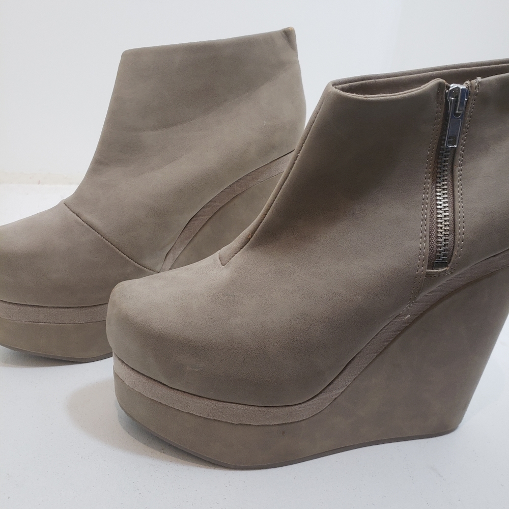 DIVIDCD 8.5 Suede Boots Grey New